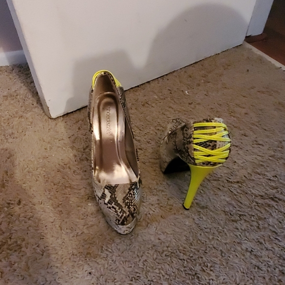 Shoe - Picture 3 of 3